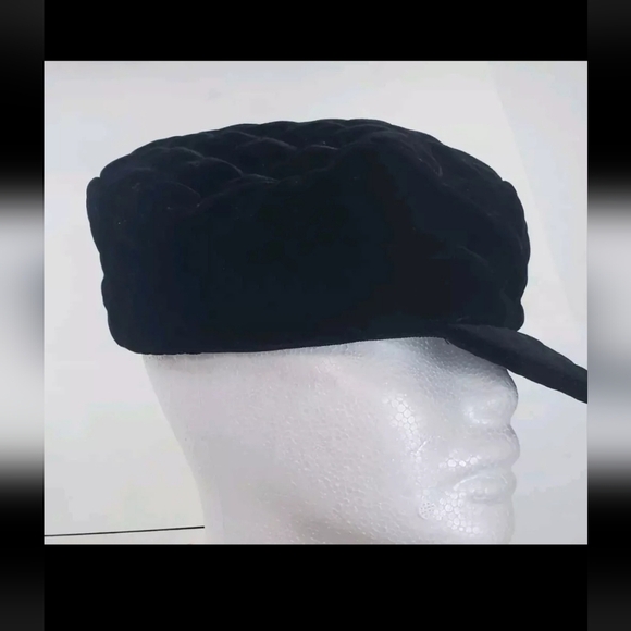 Toppers' Inc Women's Quilted Velvet Hat Black Fashionable Goth 80s Style Retro - Picture 5 of 9